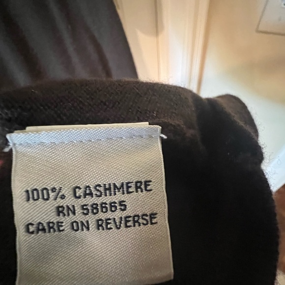 Stunning and 100% cashmere dress, size large but fits more like a medium - Picture 3 of 5